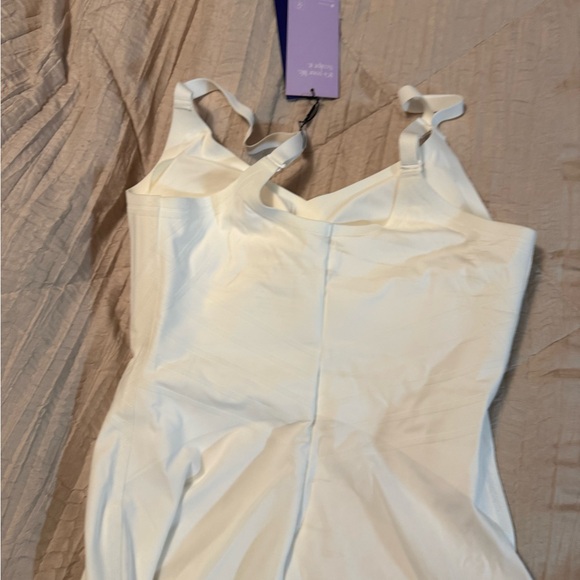 NWT Honeylove White Shapewear Cami, Padded, Medium. 3D Printed Velvet Support. - Picture 3 of 8